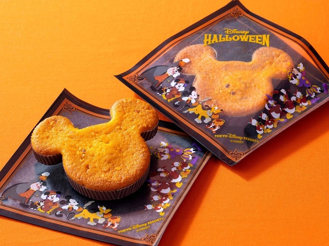【ディズニー・ハロウィーン】スペシャルメニュー パンプキンマフィン(アーモンド入り)| ¥400 販売場所:スウィートハート・カフェ、ロイヤルストリート・ベランダ、マジカルマーケット、ゴンドリエ・スナック