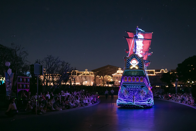 ピーターパンの海賊船（2）｜新「東京ディズニーランド・エレクトリカルパレード・ドリームライツ」（2015年7月リニューアル）撮影 / YOSHI