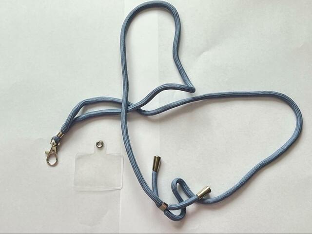 【ダイソー スマホショルダーストラップ ダスティブルー】中にはショルダーストラップと透明シート