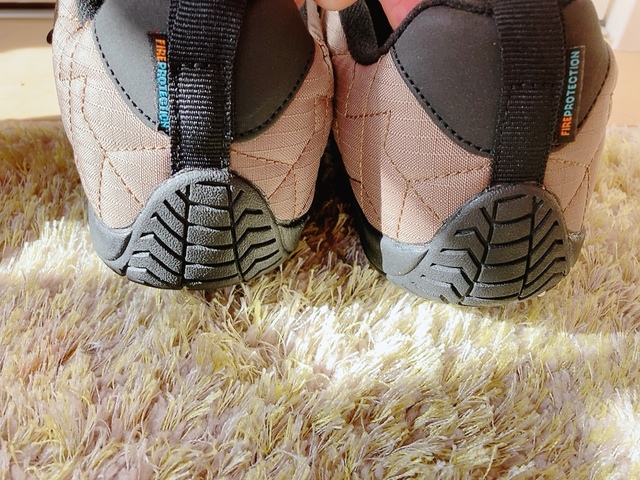 【ワークマン 防寒防炎キャンパーモック】防炎加工素材が使われていて燃え広がりにくい多機能シューズです