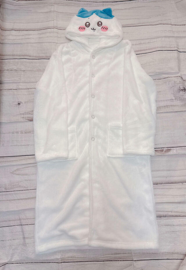 サイズはMサイズのみ、ワンサイズでの展開。着丈は（約）110㎝です