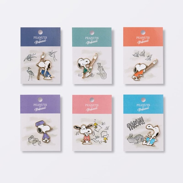 【PEANUTS with Hokusai】ピンバッジ(全6種)　各770円／台紙の背景も一緒に楽しめるオリジナルのピンバッジ