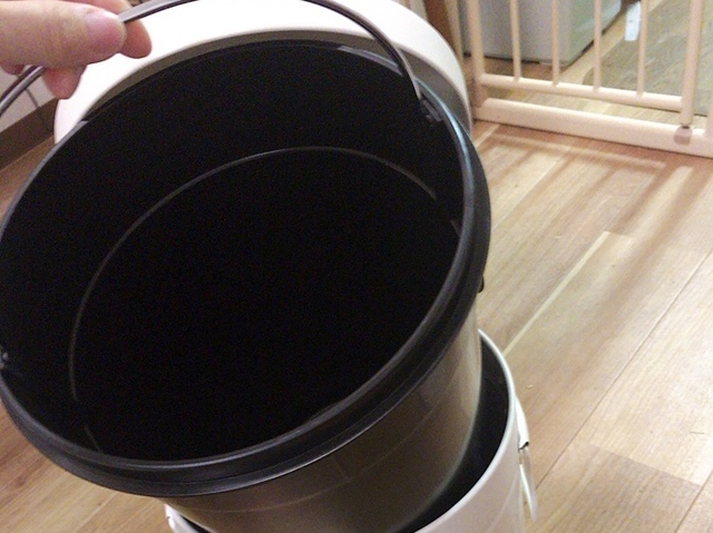 【ニトリ】ペダルペールソフトクローズ 12L(アイボリー)／二重構造のゴミ箱はゴミ捨てが楽ちん