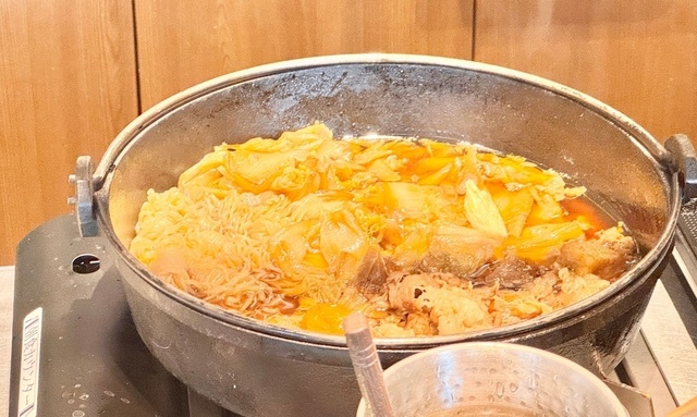 【銀座朝食ラボ 黒毛和牛すき焼き】ライブキッチンで注文してから盛り付けてもらえる