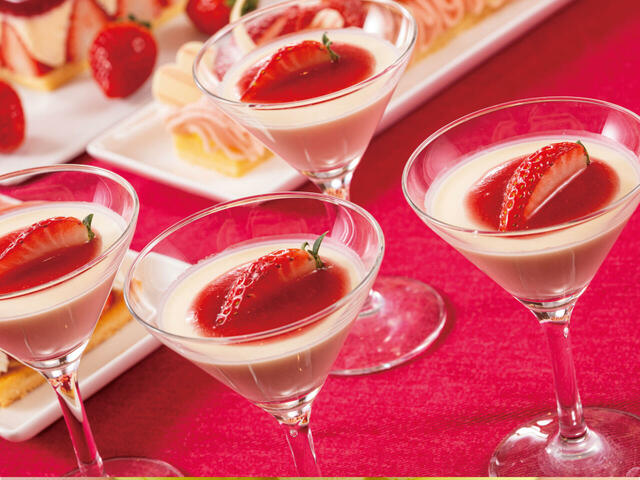 「クレームババロア」＜期間：2026年2月21日～23日、3月14日、15日＞【【東京ベイ舞浜ホテル ファーストリゾート】20種類以上のいちごスイーツが食べ放題！5日間限定の「ストロベリースイーツビュッフェ」開催！】