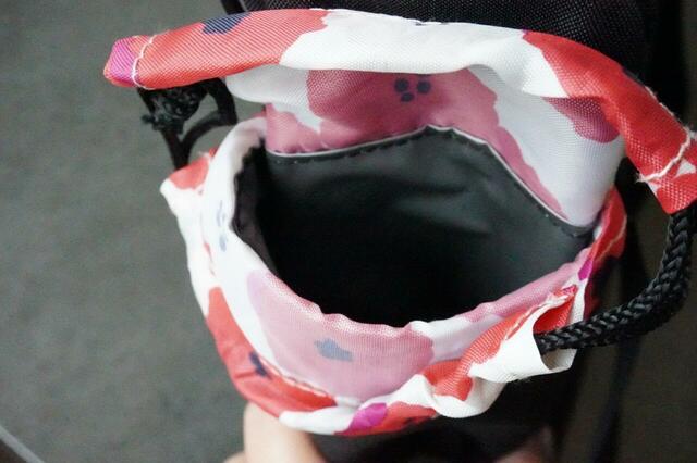 内側は防水生地を使っている