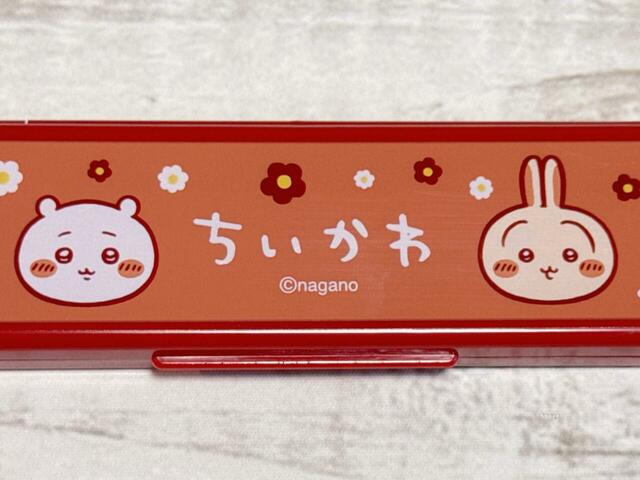 お花柄とちいかわたちのお顔を組み合わせたプリントデザインがとにかくキュート！『ちいかわ』×100円ショップ新作グッズ第8弾「ちいかわ ペンケース」