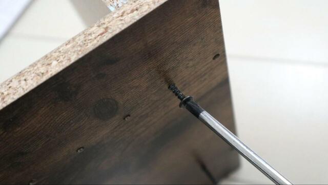 【ニトリ Nカラボ スリム 3段】天板と底板は付属のネジで外側から固定