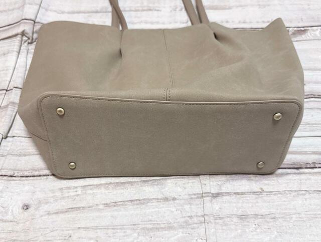 底面にはしっかりとした底板つき。自立するのもうれしいポイント!