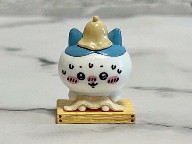 【びっくらたまご　ちいかわ】サウナを楽しむハチワレも♡頭にちょこんと乗せたサウナハットがたまりませんね…！