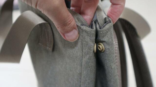 【ワークマン たためて自立する撥水トートリュック】スナップボタンを留めると側面がスリムになります◎