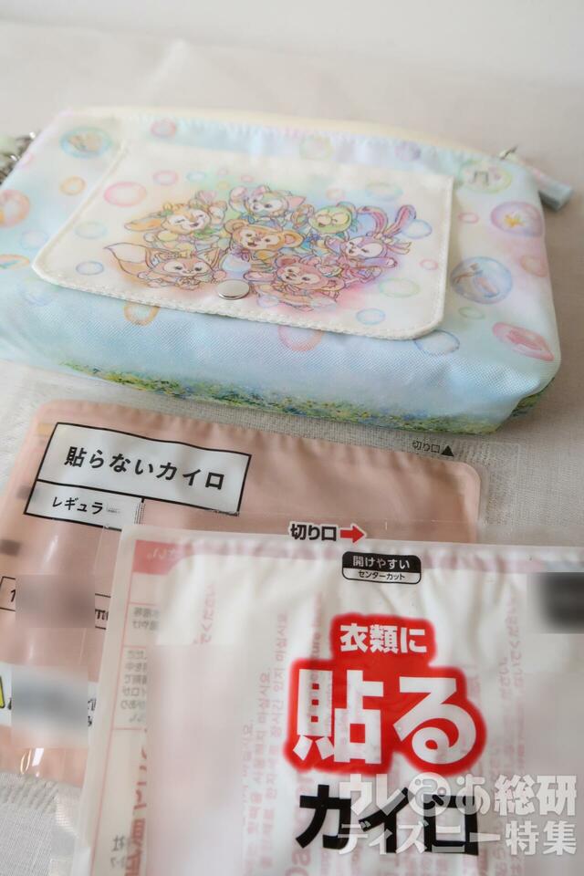 「スーベニアおてふきキャリー」にはカイロも入ります