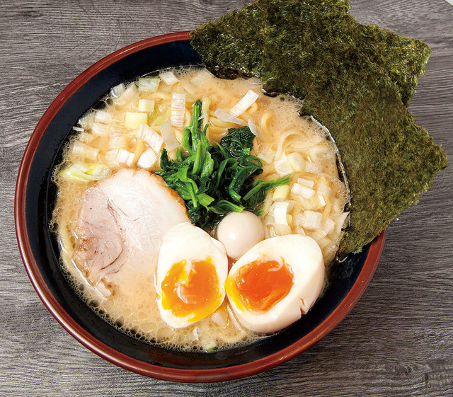 横濱家系ラーメン ぼう家　味玉醤油らーめん 800円