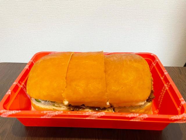 【コメダ珈琲×新宿中村屋】ボリュームたっぷりのエビカリーパン