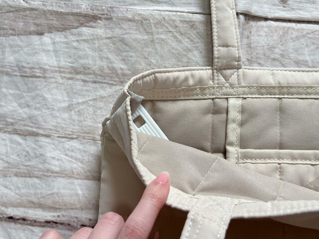 うちわの柄が飛び出さないのがうれしい