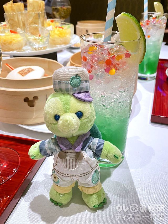 “ダッフィー＆フレンズのテイスティ・サマー・サプライズ”スペシャルドリンク