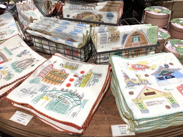 ジブリの大倉庫オリジナルのお土産でイチオシなのは刺繍のハンカチ