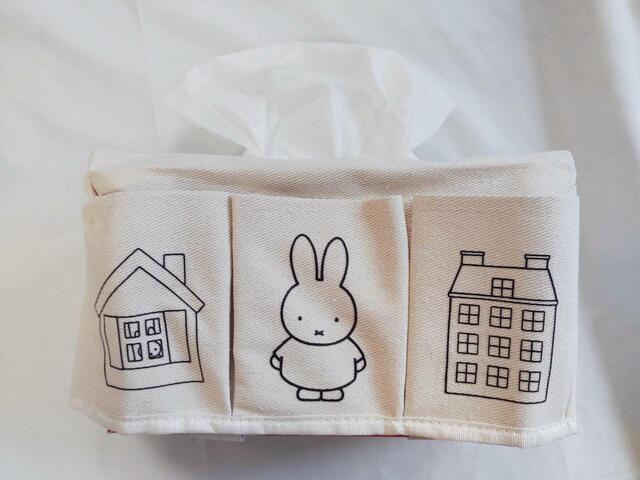 上部の口から、ティッシュを出して使用する