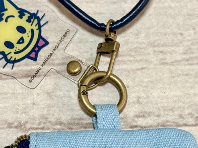 ショルダーストラップのキーフックにポーチとフォンタブがついている仕様
