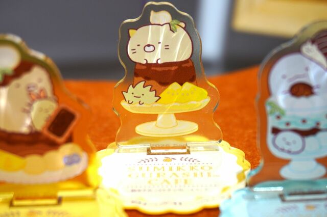 【すみっコぐらしカフェ～喫茶すみっコでチョコレートフェア～】「アクリルスタンド」（ねこ）990円