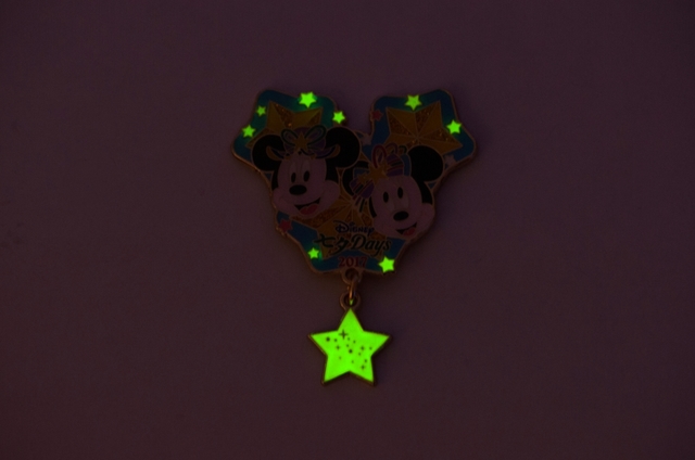 ピンバッジ 1,000円｜縦約6.5×横約5cm｜東京ディズニーリゾート「ディズニー七夕デイズ」｜東京ディズニーランド「グランドエンポーリアム」、東京ディズニーシー「エンポーリオ」