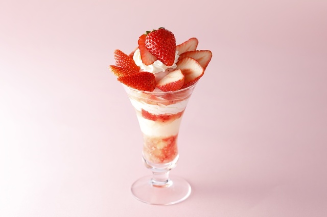 茨城県産苺“いばらキッス”のパフェ