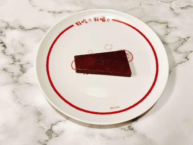 チョコは厚めの板状