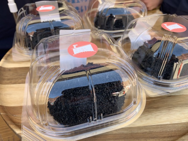 ブーランジェリー丘の上のシェリー「漆黒のスパイシーチーズカレーパン」