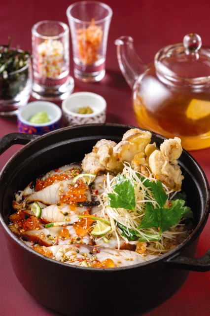 カンナ　溜まり醤油で漬けた鰆とイクラのココットご飯 鰹だしのスープ