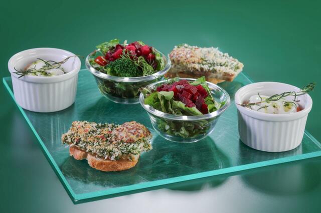 「スタンド3段目」＜期間：2024年11月1日〜11月30日＞【スノーマンやトナカイのスイーツ、フィンランドのクリスマス料理も楽しめる「クリスマスアフタヌーンティー」】