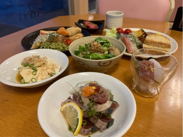 地元の食材をふんだんに使用した料理を堪能!