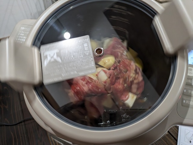 【アイリスオーヤマ 自動かくはん式調理機 CHEF DRUM（DAC-IB2-C）】ガラス蓋なので、調理中も中の様子が分かります