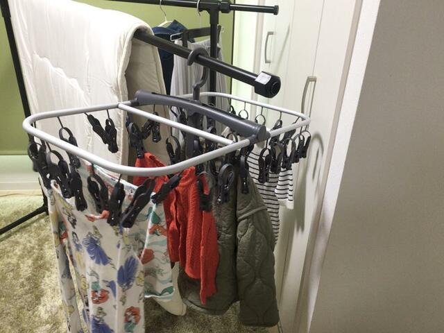 【カインズ アルミ折りたたみ伸縮式布団干し3枚】子ども服も布団も同時に干せます