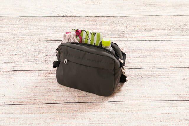 ワークマン　高撥水マザーズショルダーポーチ　収納力は4リットル