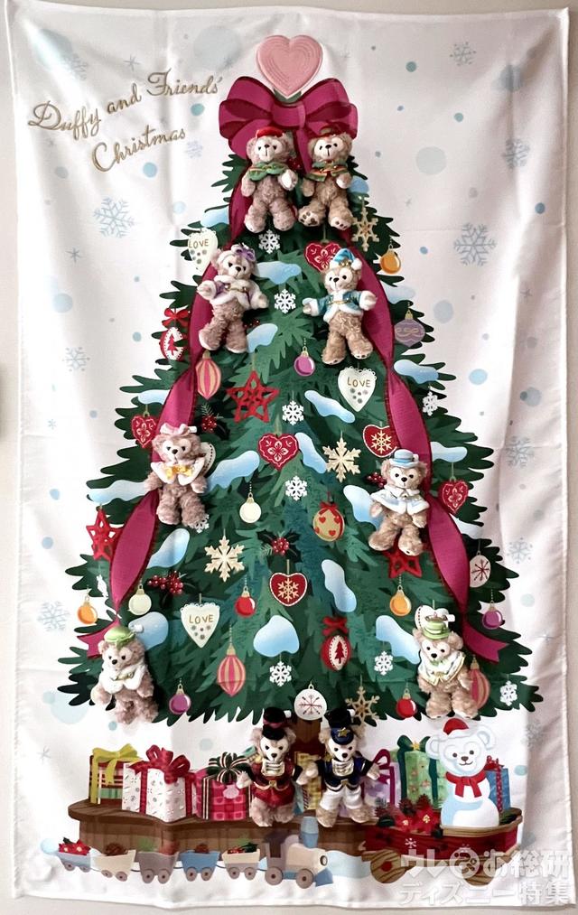 「クリスマスを楽しむグッズ」タペストリーとぬいぐるみバッジ