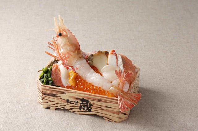 超特大ボタン海老海鮮十種盛り弁当
