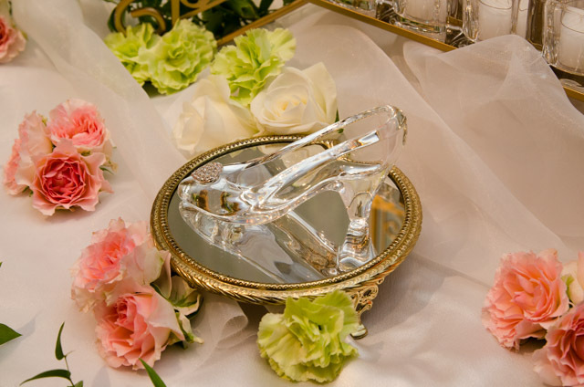 東京ディズニーランドホテル宴会場「シンデレラドリーム」でのウェディングプログラム「ディズニー・ロイヤルドリーム・ウェディング」©Disney