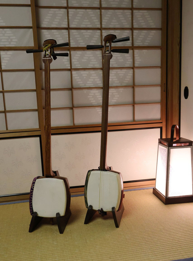 別室の離れで、三味線の講義が受けられます
