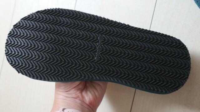 【mont-bell ソックオンサンダル】表面・裏面どちらも濡れても乾きやすい!