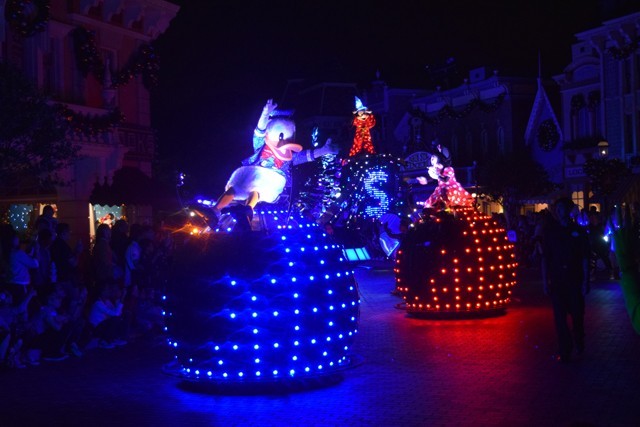 ディズニー・ペイント・ザ・ナイト・パレード｜香港ディズニーランド・リゾート