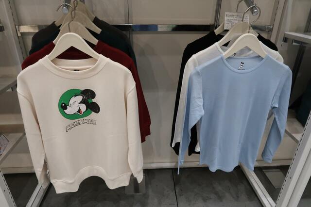 右:Disneyぽかぽかインナー長袖クルー2P