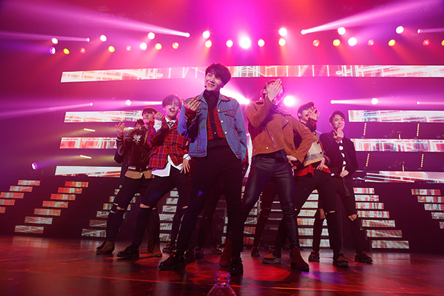 PENTAGON　12月10日＠東京・豊洲PIT