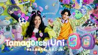 【たまごっちユニ】TVCMキービジュアル「Tamagotchi Uni(たまごっちユニ)」(全2種:各8,250円税込)■2023年6月8日(木)国内予約開始 ■2023年7月15日(土)世界同時発売