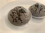 【ローソン もち麦の蒸しパン 黒ごま 2個入り】甘さは控えめ！
