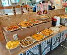 「揚げ物や逸品も食べ放題!」<期間:2026年6月13日〜>【本マグロが入った豪華刺身が食べ放題!話題の「漁港食堂 」が、西中島にオープン!6月中は「鰹のタタキ」を380円で提供!】