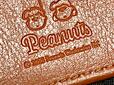 PEANUTSのロゴも型押しされています♪
