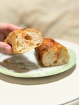 【セブン-イレブン　お店で焼いた明太フランス 】明太の子の塩気とフランスパンの相性がとても良いです