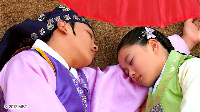 『太陽を抱く月』　© 2012 MBC