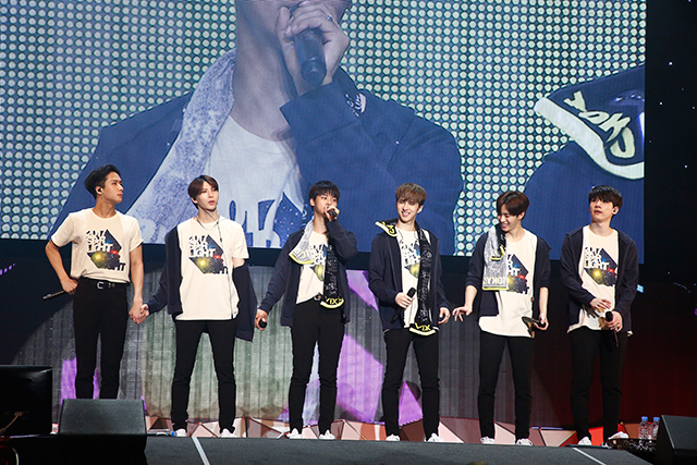 VIXX　「2017 STARLIGHT Fan Meeting ～The Milky Way to VIXXT★R～」（3月17日幕張メッセ イベントホール）