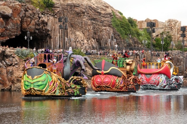 「ザ・ヴィランズ・ワールド」 水上 バージ